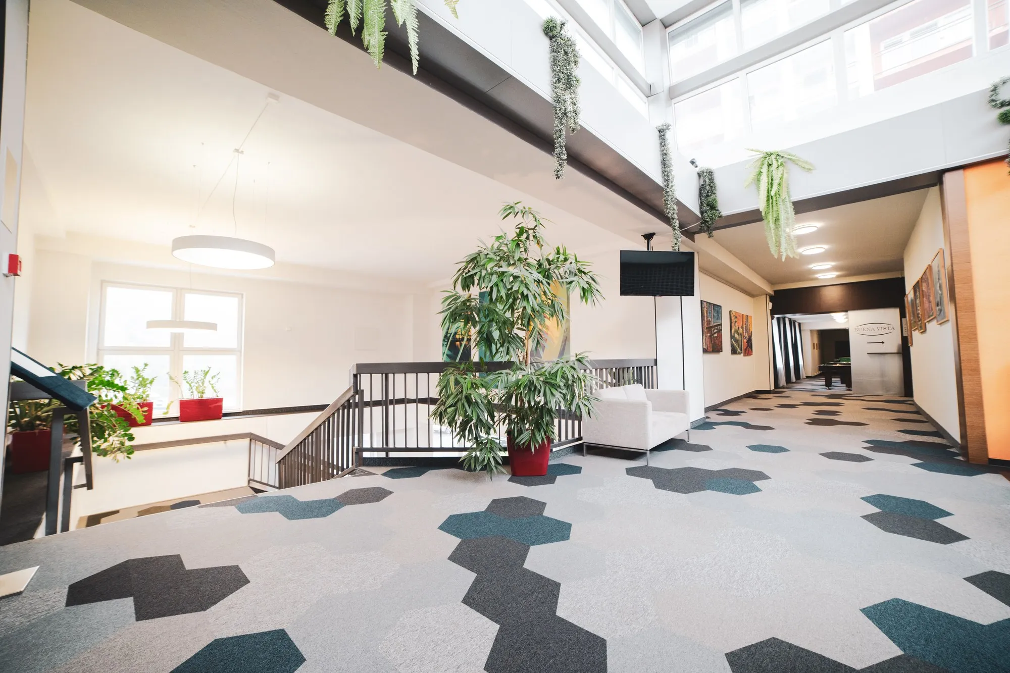 The Best Western Vista lobby after the changes